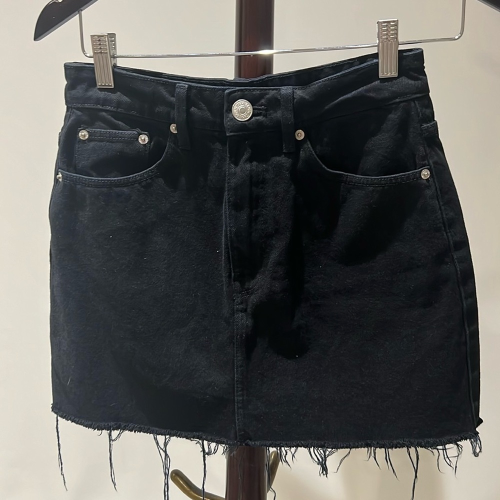 Mini denim black skirt like new